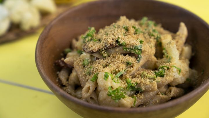 Penne integrali con cavolfiore e anacardi