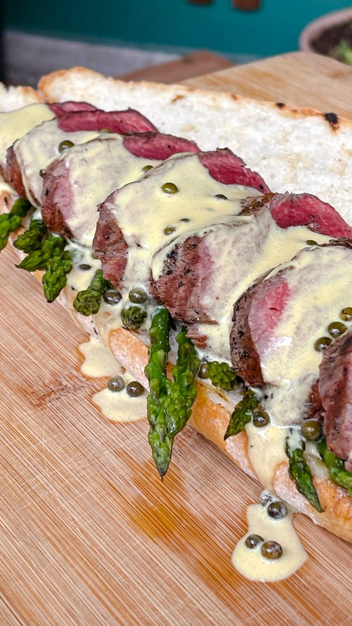 Baguette con filetto e salsa al pepe verde Ricetta Chef in Camicia