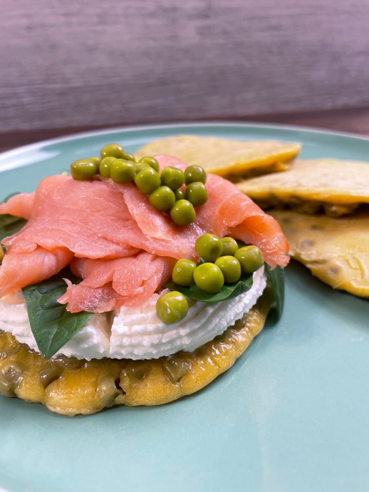 Pancakes di piselli con formaggio e salmone affumicato Ricetta Chef