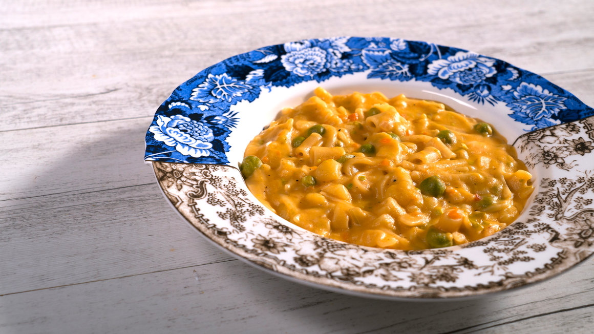 Ricetta Pasta di legumi al sugo di patate e funghi - La Ricetta di