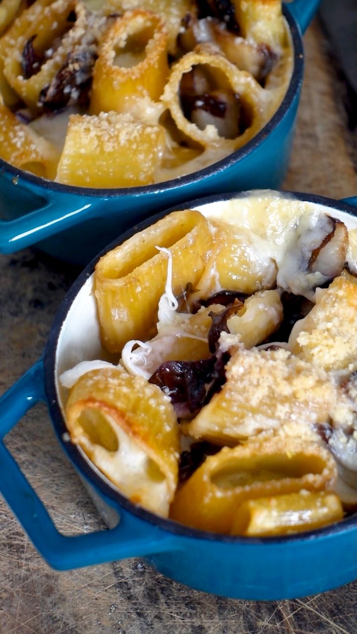 Mini cocotte di avena al forno con cocco e lamponi