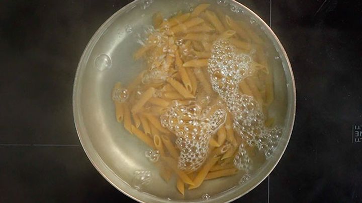 Penne integrali con cavolfiore e anacardi