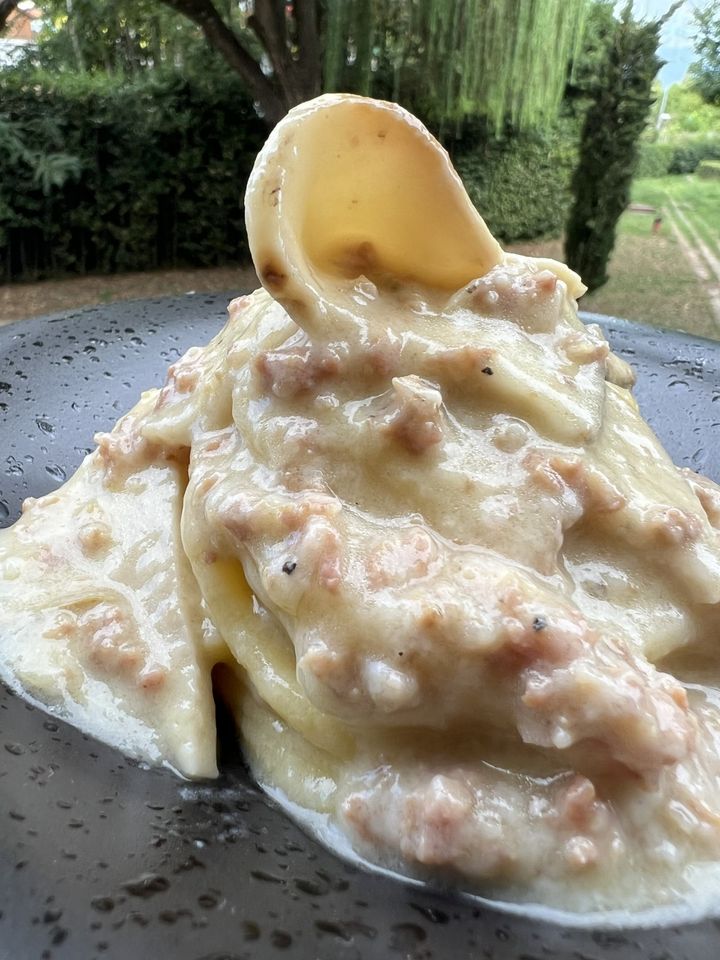 Pici Cacio E Pepe Con Salamella E Funghi Porcini Ricetta Chef In Camicia